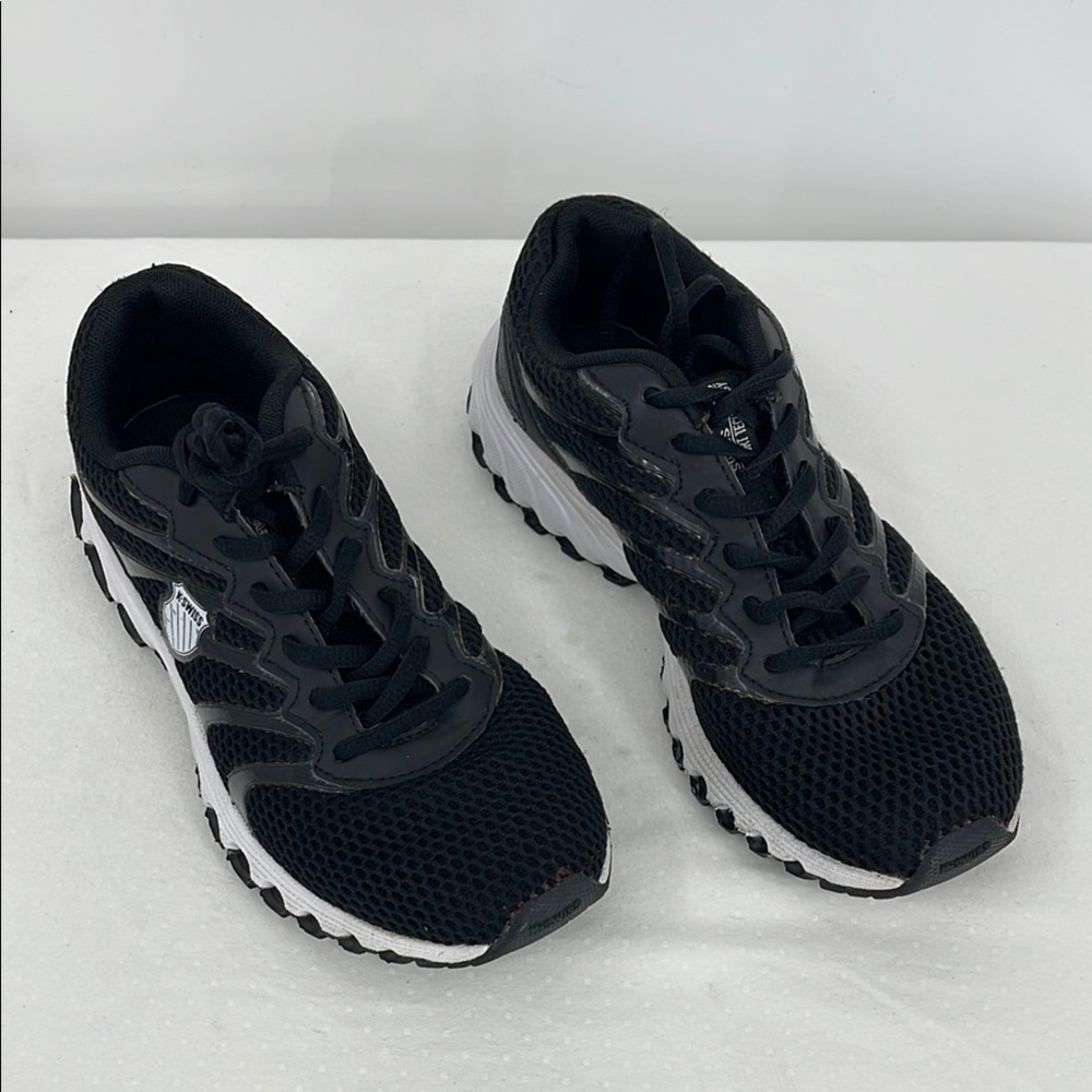 K-SWISS WOMENS SIZE 5 Black Athletic Shoes